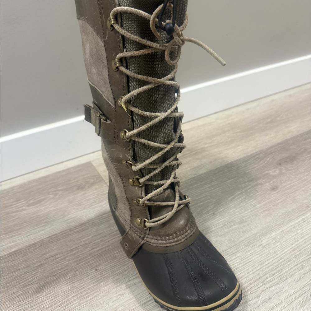 Sorel Tan and Brown Winter Boots for Rainy Days
